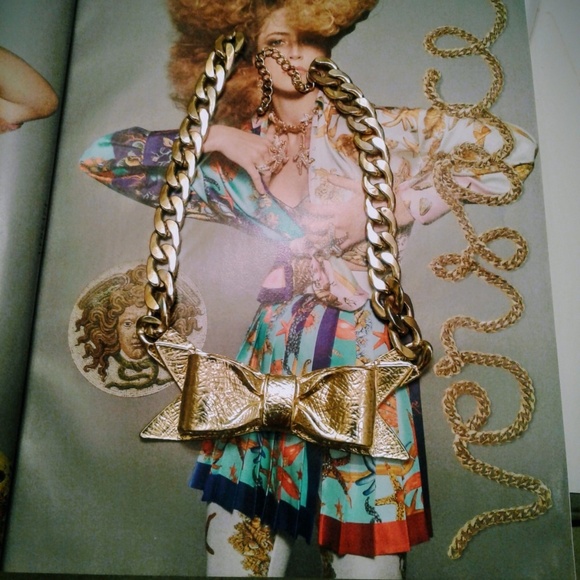 Gold Bow Chain Necklace - Picture 4 of 7